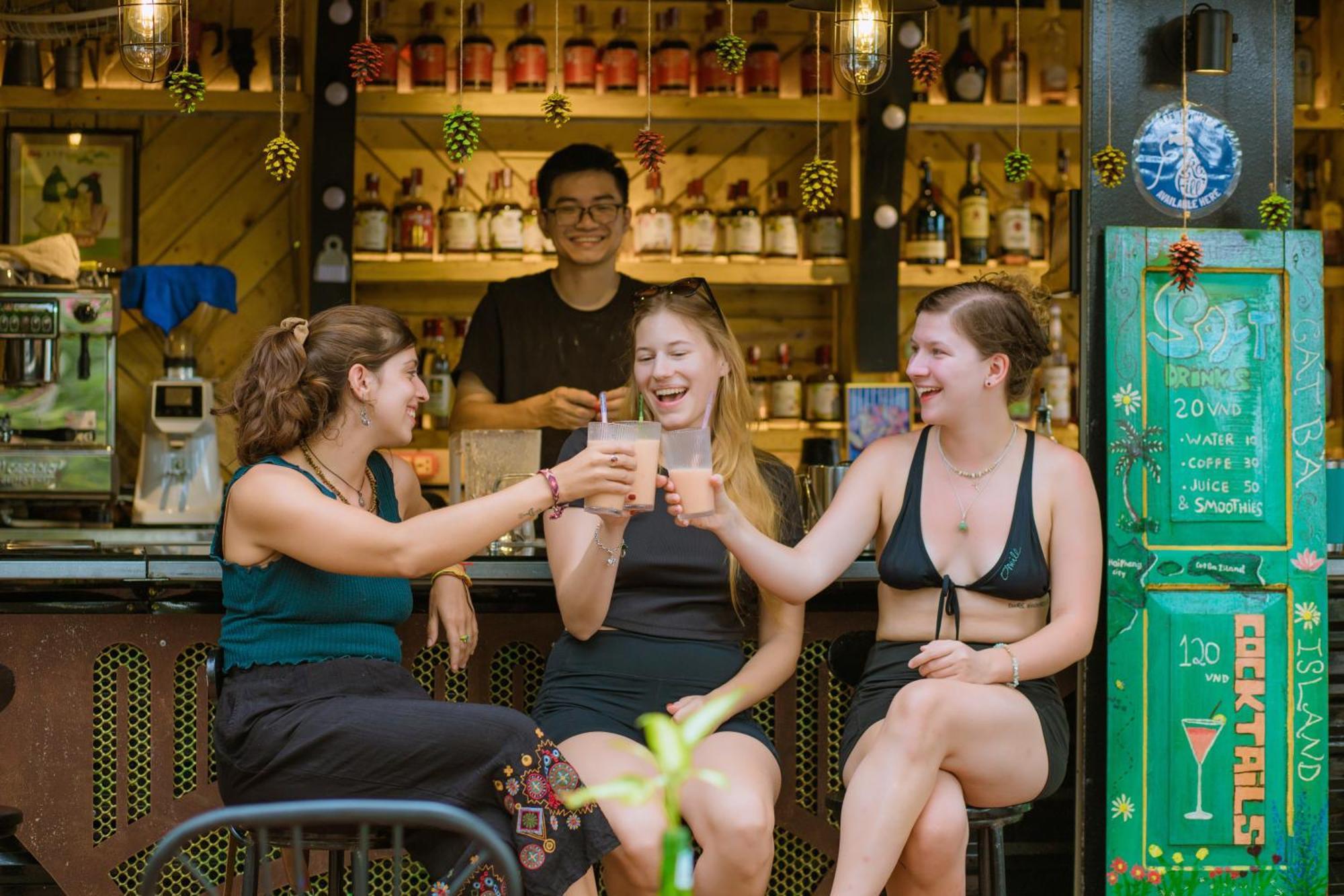 Republic Hostel Cat Ba Xuân Đám Ngoại thất bức ảnh